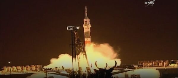 ¡Nos vemos! Tres tripulantes de la EEI comienzan su viaje al espacio - Sputnik Mundo