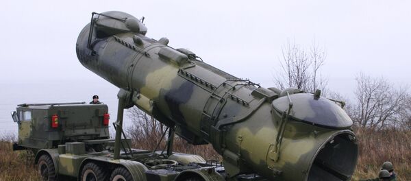 La variante móvil de la instalación de lanzamiento de los misiles de crucero P-35. Crimea está dotada con silos estacionarios para este tipo de municiones - Sputnik Mundo