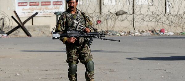 El soldado del ejército de Afganistán - Sputnik Mundo