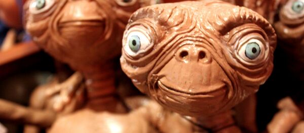 Un muñeco de E.T., el extraterrestre - Sputnik Mundo