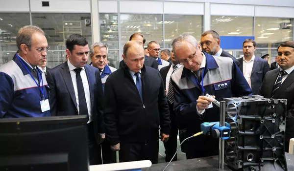 Vladimir Putin visita la Planta de Motores de Yaroslavl Vladimir Putin visita la Planta de Motores de Yaroslavl - Sputnik Mundo