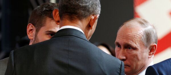 Presidente de Rusia Vladímir Putin con su homologo estadounidense en la cumbre del Foro de Cooperación Económica Asia-Pacífico (APEC) en Lima - Sputnik Mundo