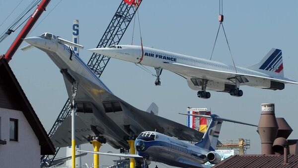 Los aviones de pasajeros supersónicos, el francés Concorde (derecha) y el soviético Tu-144, en el Museo de Transporte de Sinsheim, Alemania - Sputnik Mundo