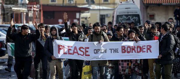 Refugiados y migrantes en la frontera entre Serbia y Croacia - Sputnik Mundo