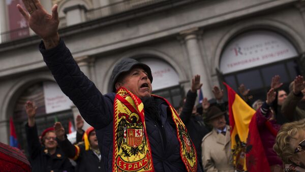 Fascistas y partidarios de la extrema derecha en el acto de conmemoración del 41º aniversario de la muerte de Francisco Franco Fascistas y partidarios de la extrema derecha en el acto de conmemoración del 41º aniversario de la muerte de Francisco Franco - Sputnik Mundo