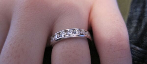 Engagement ring - Sputnik Mundo