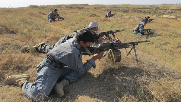 Afghan National Army soldiers take positions during a joint operation by ISAF and ANSF against taliban in Kunduz province, north of Kabul, Afghanistan (File) - Sputnik Mundo