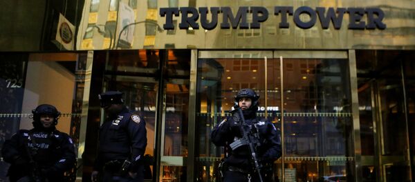 Agentes de los servicios secretos estadounidenses guardan la Trump Tower - Sputnik Mundo