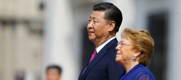 La presidenta de Chile, Michelle Bachelet, y su homólogo chino, Xi Jinping La presidenta de Chile, Michelle Bachelet, y su homólogo chino, Xi Jinping - Sputnik Mundo