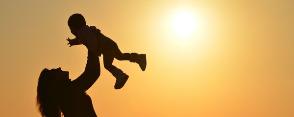 Madre y el niño - Sputnik Mundo