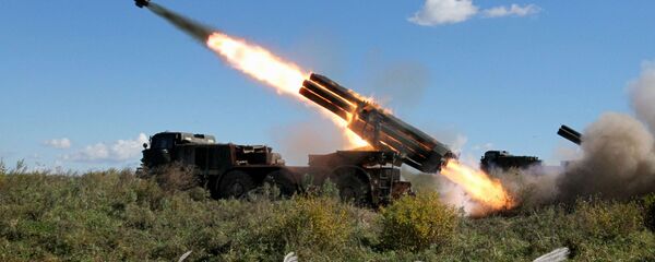 El sistema BM-27 Uragán, durante los ejercicios de las unidades de artillería del 5º Ejército de las Fuerzas Armadas rusas en la región de Primorie - Sputnik Mundo