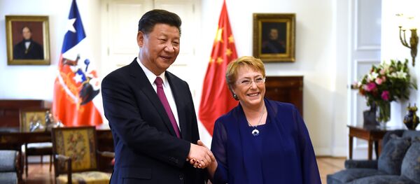 Xi Jinping, el presidente de China, y Michelle Bachelet, presidenta de Chile - Sputnik Mundo