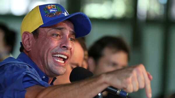 Venezuelan opposition leader and Governor of Miranda state Henrique Capriles talks to the media during a news conference in Caracas, Venezuela - Sputnik Mundo