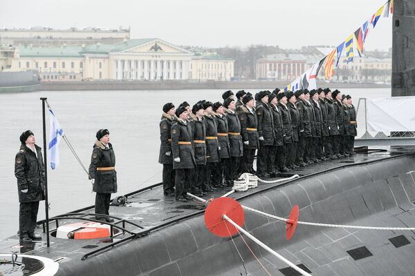 La ceremonia de entrega del submarino Kólpino a la Armada rusa - Sputnik Mundo