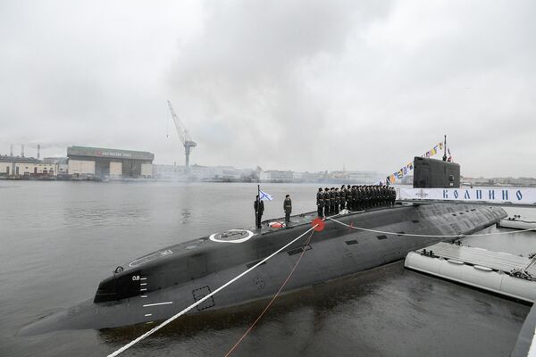 La ceremonia de entrega del submarino Kólpino a la Armada rusa - Sputnik Mundo