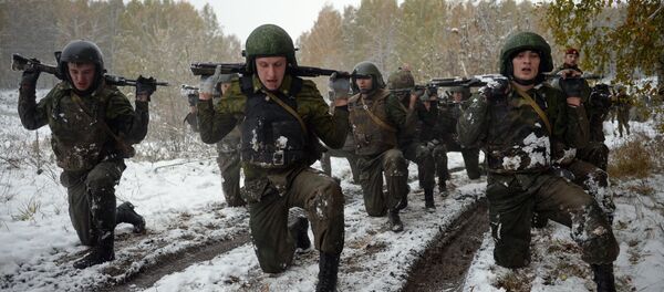 Los soldados de las divisiones especiales del Servicio Federal de la Guardia Nacional de Rusia durante las pruebas Los soldados de las divisiones especiales del Servicio Federal de la Guardia Nacional de Rusia durante las pruebas - Sputnik Mundo