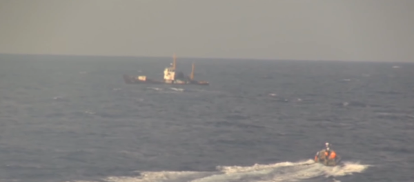 Una lancha rusa se dirige al pesquero ucraniano averiado en el Mediterráneo - Sputnik Mundo