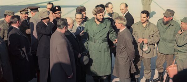 Fidel Castro, líder de la Revolución cubana, junto al entonces presidente del Consejo de Ministros, Leonid Brézhnev, y el primer secretario del Comité Central del Partido Comunista de la Unión Soviética, Nikita Jruschov - Sputnik Mundo