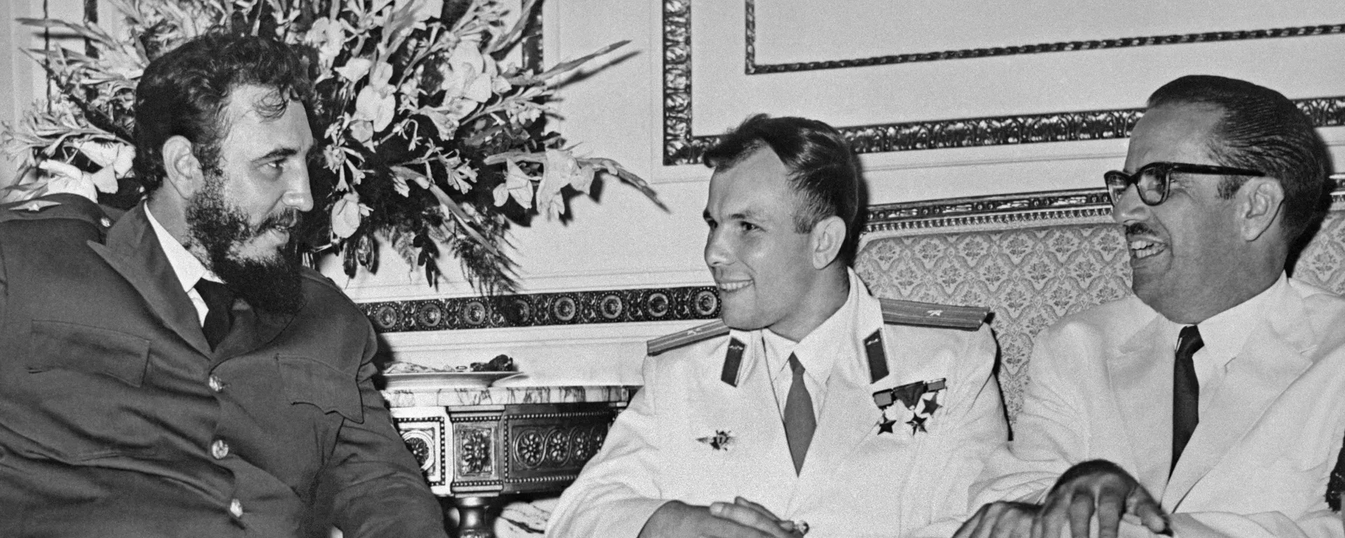 El cosmonauta soviético Yuri Gagarin, junto al entonces primer ministro de Cuba, Fidel Castro, y el presidente de la isla caribeña, Osvaldo Dorticós. El cosmonauta soviético Yuri Gagarin, junto al entonces primer ministro de Cuba, Fidel Castro, y el presidente de la isla caribeña, Osvaldo Dorticós. - Sputnik Mundo, 1920, 11.04.2021
