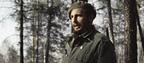 Fidel Castro, líder de la Revolución cubana, en los bosques de Siberia. - Sputnik Mundo