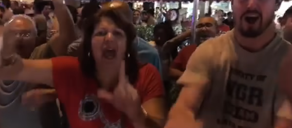 Cubanos residentes en Miami, Florida, han salido a las calles - Sputnik Mundo