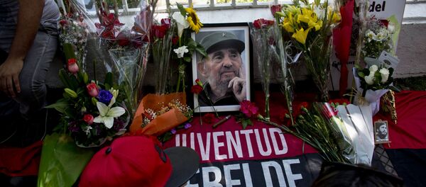 Chilenos lloran la muerte de Fidel Castro Chilenos lloran la muerte de Fidel Castro - Sputnik Mundo