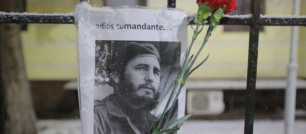 Moscovitas rinden homenaje a Fidel Castro Moscovitas rinden homenaje a Fidel Castro - Sputnik Mundo