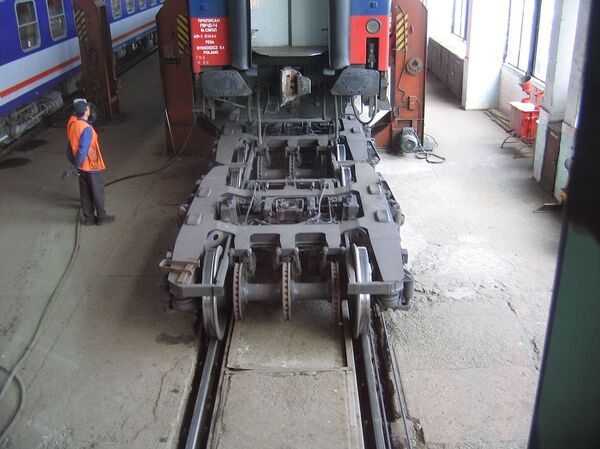 Cambio de carretillas con ruedas en Brest - Sputnik Mundo