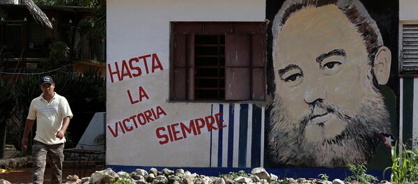 La gente rinde homenaje a Fidel Castro - Sputnik Mundo