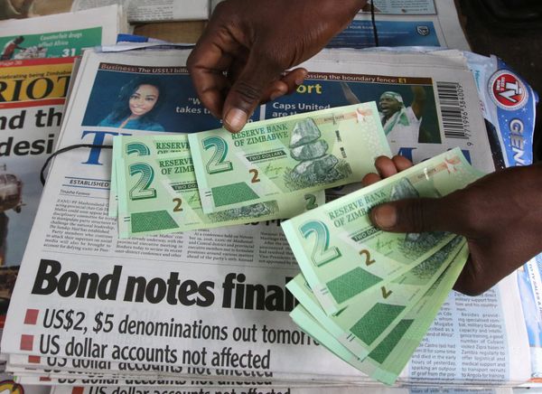 La nueva moneda nacional de Zimbabue La nueva moneda nacional de Zimbabue - Sputnik Mundo