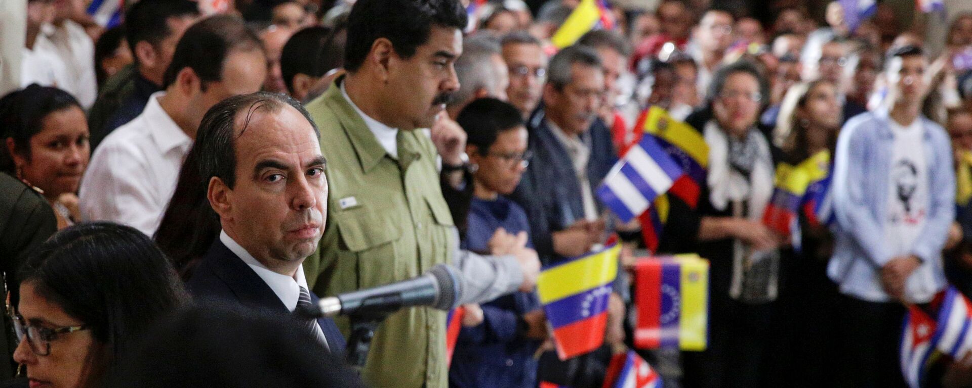 Rogelio Polanco (L), Cuba's Ambassador to Venezuela and Venezuela's President Nicolas Maduro  - Sputnik Mundo, 1920, 12.07.2021