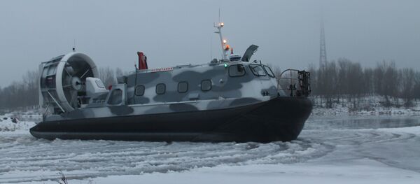 Aerodeslizador ruso A20PS durante las pruebas - Sputnik Mundo
