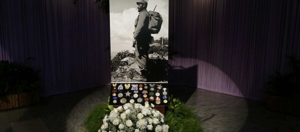 La gente rinde homenaje a Fidel Castro en La Havana - Sputnik Mundo