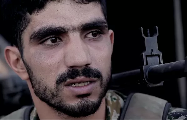 Hamadnur Mahdar, a sus 28 años ya es padre de 4 niños a los cuales se dispone ver solo después de expulsar a los radicales de Siria. Hamadnur Mahdar, a sus 28 años ya es padre de 4 niños a los cuales se dispone ver solo después de expulsar a los radicales de Siria. - Sputnik Mundo