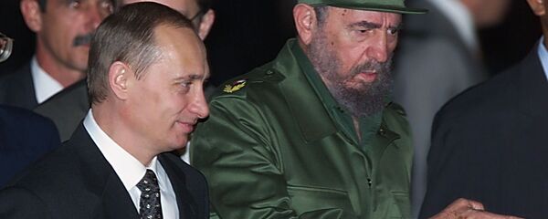 Cuban President Fidel Castro welcoming Russian President Vladimir Putin - Sputnik Mundo