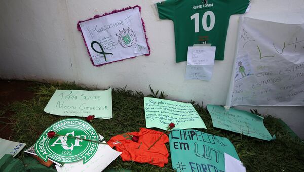Homenaje a los jugadores de Chapecoense - Sputnik Mundo