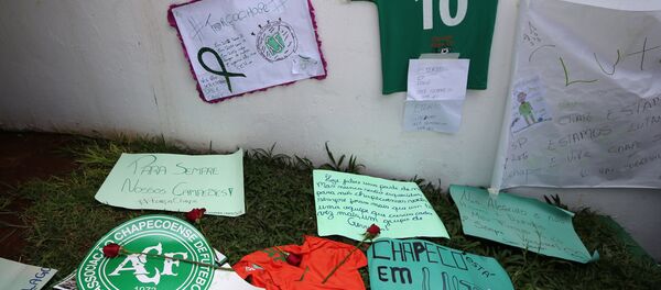 Homenaje a los jugadores de Chapecoense - Sputnik Mundo