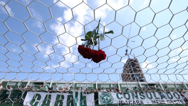 Homenaje a los jugadores de Chapecoense - Sputnik Mundo