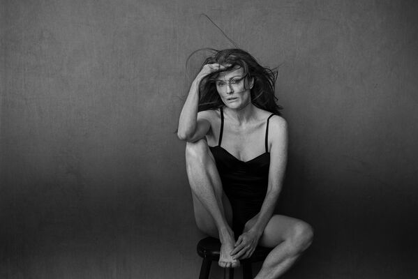 La actriz Julianne Moore posa para el calendario Pirelli 2017 - Sputnik Mundo