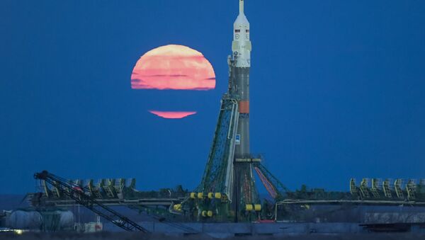 Суперлуние на космодроме Байконур - Sputnik Mundo