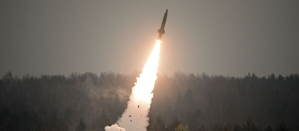 Lanzamiento de un misil del sistema Tochka-U (archivo) - Sputnik Mundo
