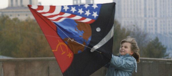 Una cometa símbolo de paz contra la Guerra Fría - Sputnik Mundo