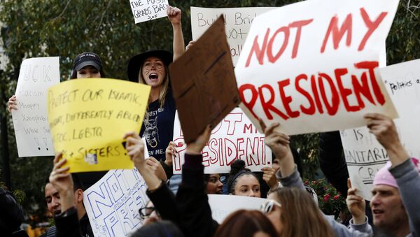 Una acción de protesta tras la victoria del republicano Donald Trump en las presidenciales - Sputnik Mundo