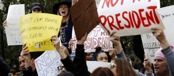 Una acción de protesta tras la victoria del republicano Donald Trump en las presidenciales - Sputnik Mundo
