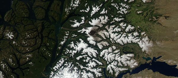 Imagen satelital del volcán Hudson en Chile - Sputnik Mundo