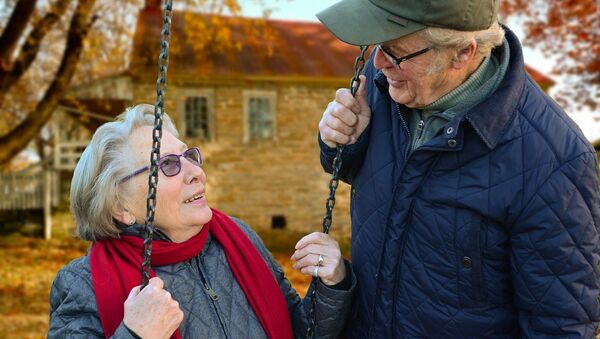 Una pareja de ancianos - Sputnik Mundo