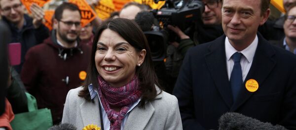 Sarah Olney, contable de 38 años sin previa experiencia en política, sumó cerca del 50% de votos en Richmond Park, Reino Unido - Sputnik Mundo