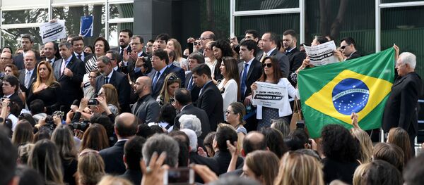 Protesta contra los diputados que aprobaron un supuesto texto anticorrupción - Sputnik Mundo