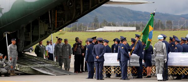 Repatriación de cuerpos del equipo de fútbol brasileño Chapecoense Repatriación de cuerpos del equipo de fútbol brasileño Chapecoense - Sputnik Mundo