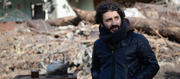 Sarik Andreasián durante las grabaciones de su película 'Terremoto' - Sputnik Mundo